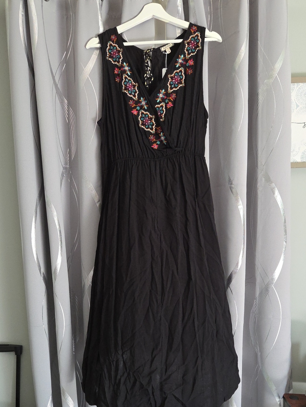 Eyeshadow Black Midi Dress with Multicolor Embroidered V-Neck Large